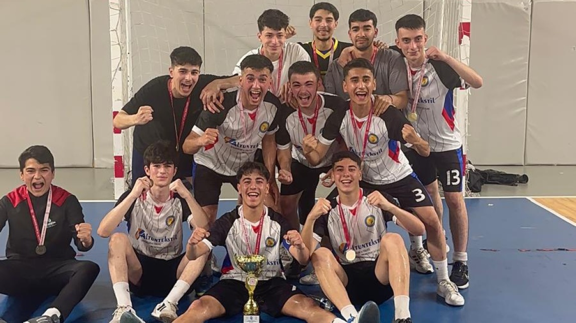 Genç Erkek Futsal Takımımız Eyüpsultan İlçe Şampiyonu